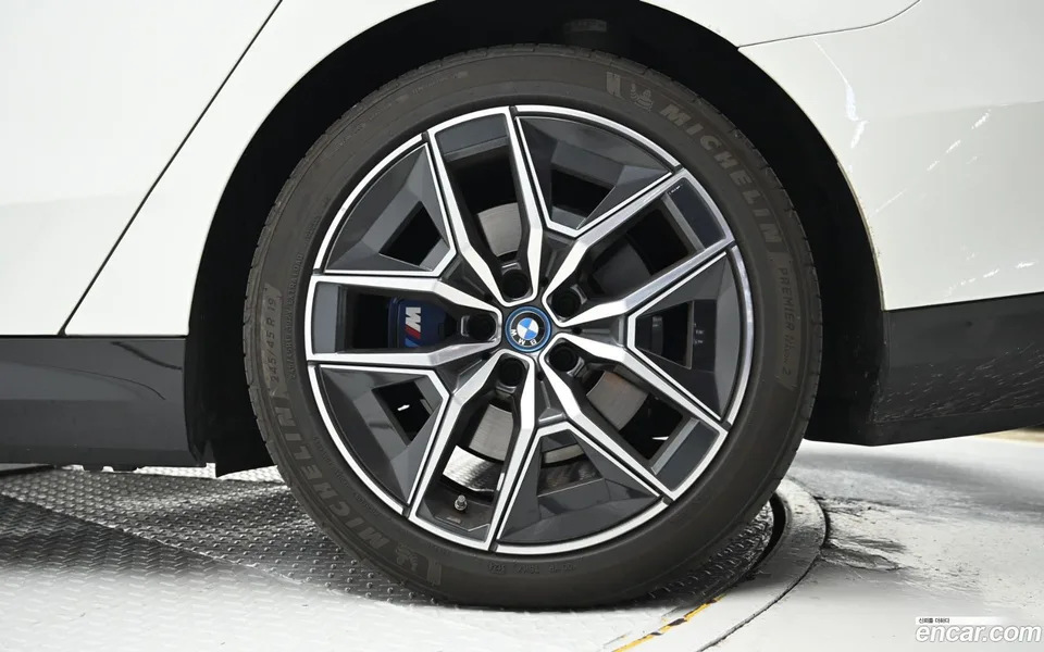 BMW i5 eDrive 40 M 2023 — миниатюра 5
