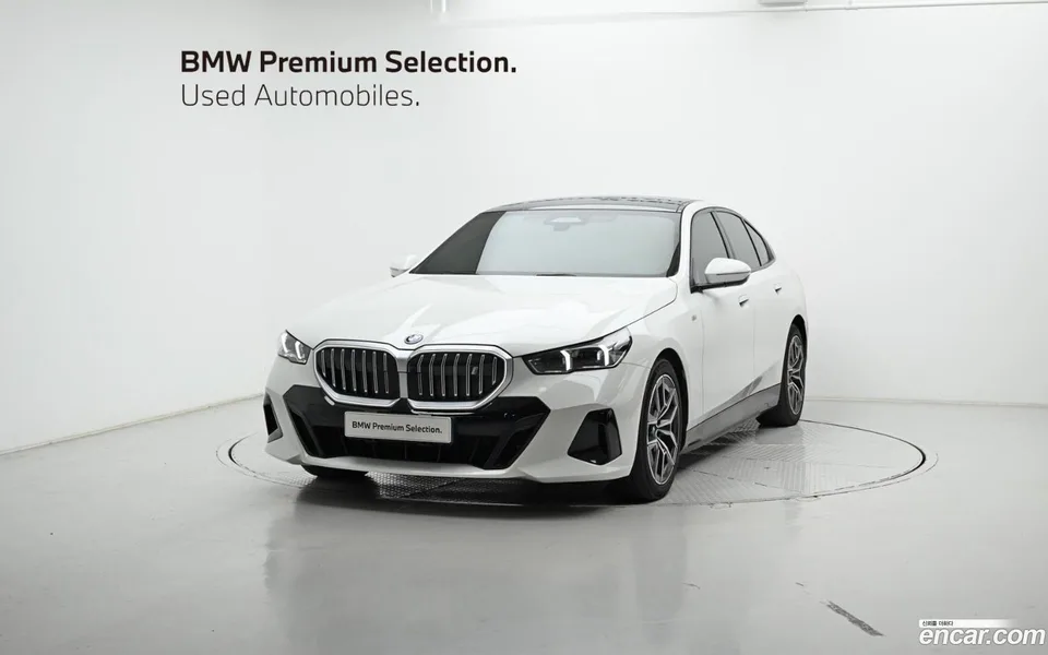 BMW i5 eDrive 40 M 2023 — фото 1, купить с доставкой в Москву