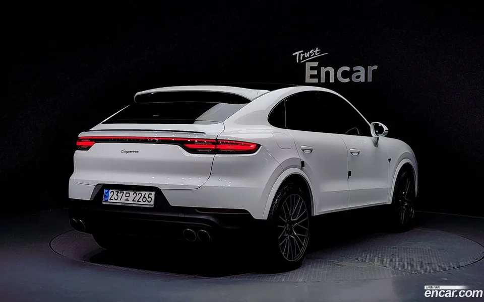 Porsche Cayenne 3.0 2023 — миниатюра 2