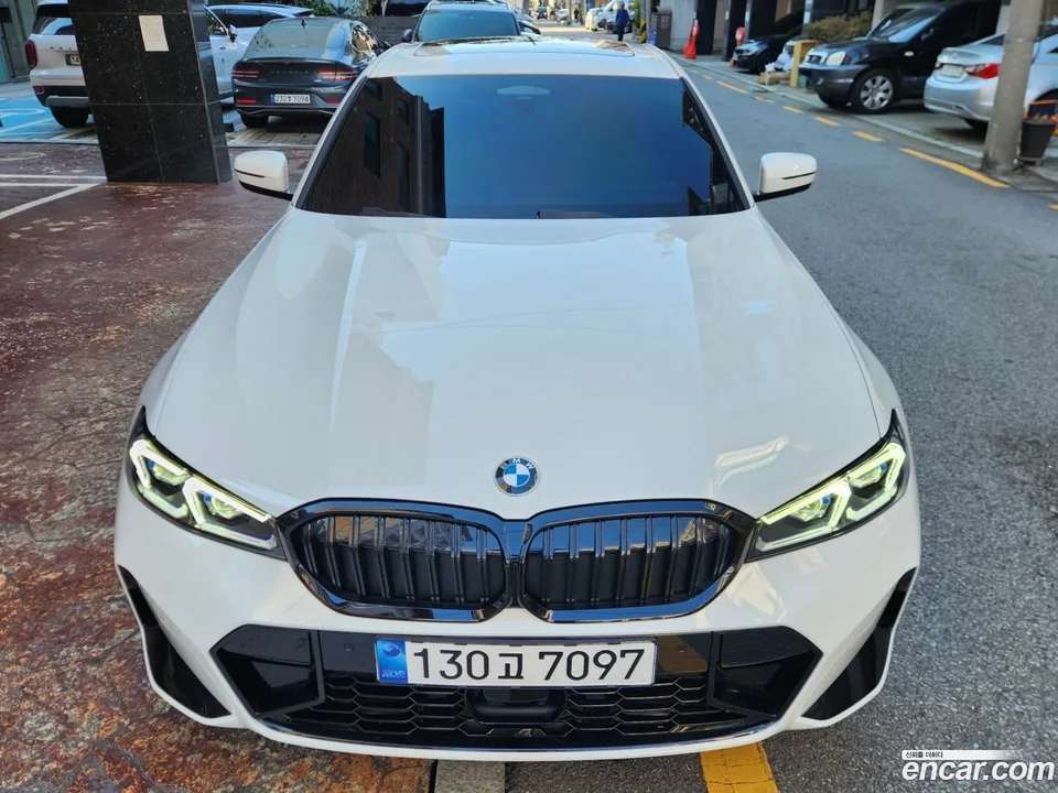 BMW 3 Series 320i M 2025 — фото 1, купить с доставкой в Москву