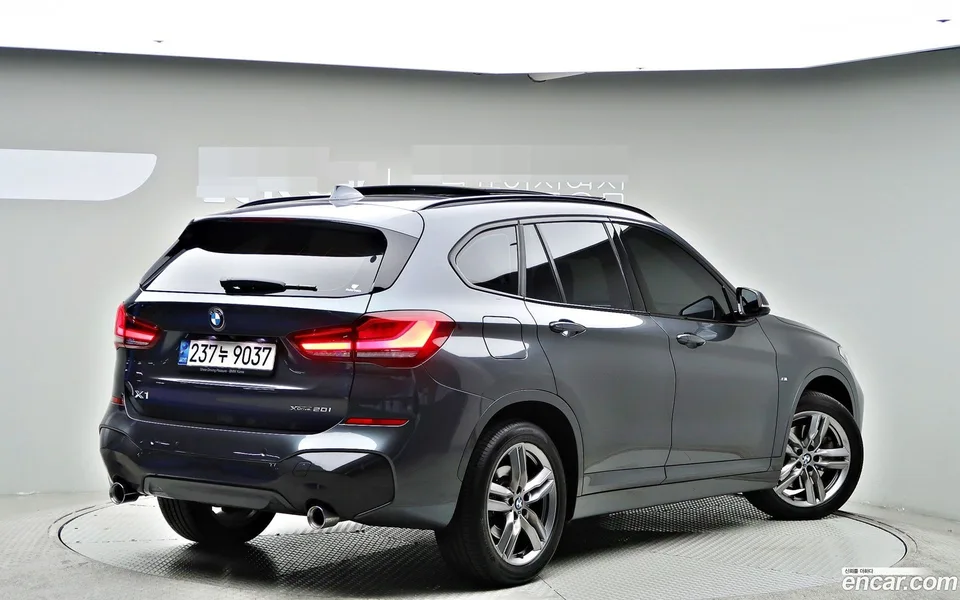 BMW X1 xDrive 20i M 2022 — миниатюра 2