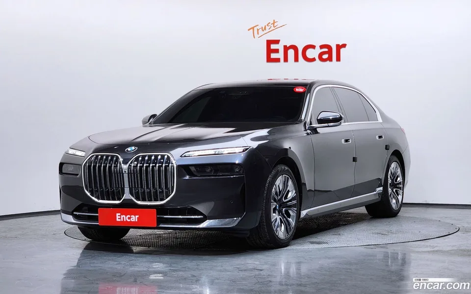 BMW 7 Series 740i sDrive 2023 — фото 1, купить с доставкой в Москву