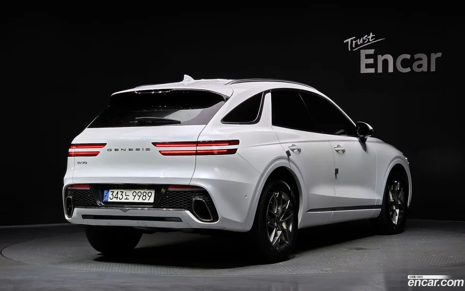 Genesis GV70 2.5T 2WD 2023 — миниатюра 2