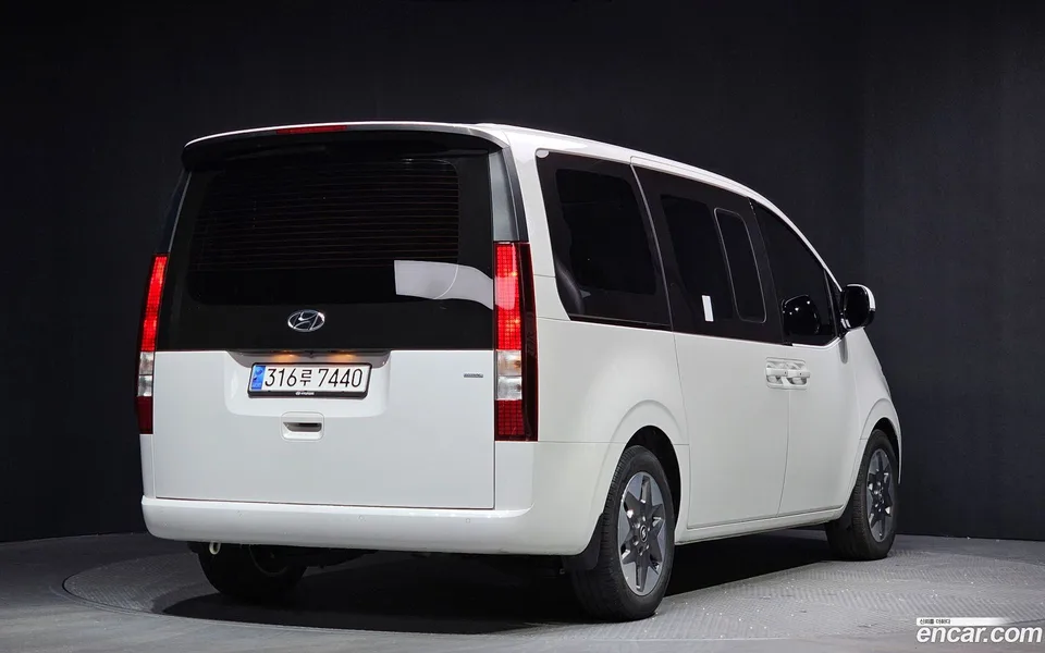 Hyundai Staria 4WD 9 2024 — миниатюра 2