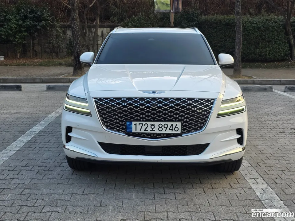 Genesis GV80 2.5T 2WD 2023 — фото 1, купить с доставкой в Москву