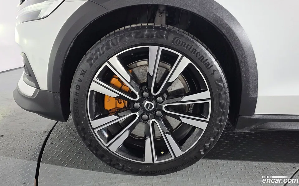 Volvo V60 Cross Country B5 AWD 2022 — миниатюра 5