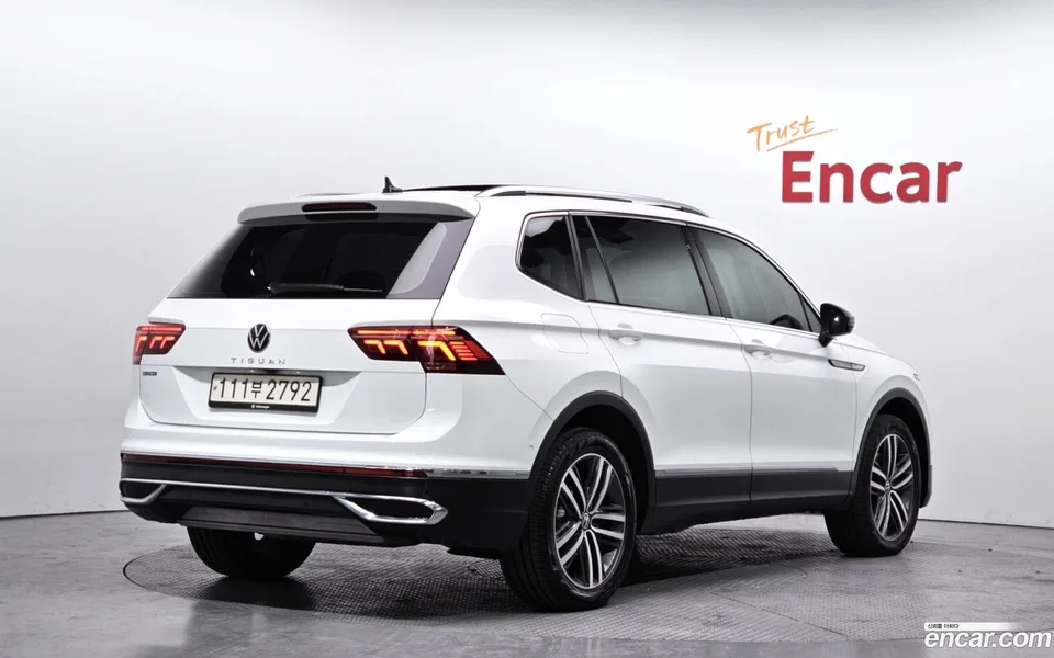 Volkswagen Tiguan Allspace 2.0 TSI 2023 — миниатюра 2