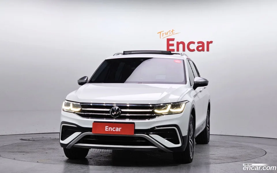 Volkswagen Tiguan Allspace 2.0 TSI 2023 — миниатюра 3