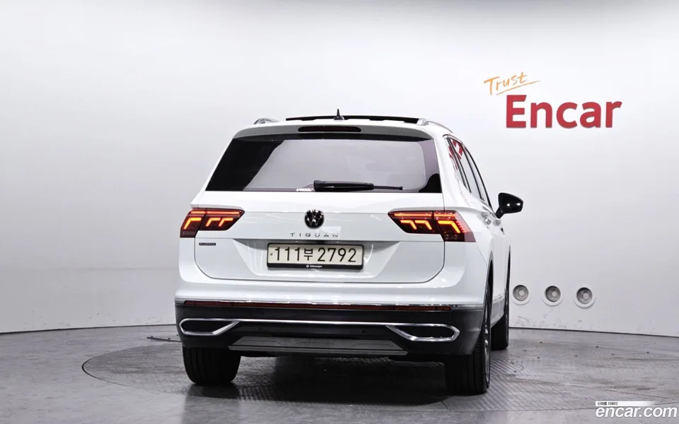Volkswagen Tiguan Allspace 2.0 TSI 2023 — миниатюра 4