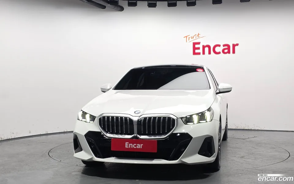 BMW 5 Series 520i M 2025 — миниатюра 3