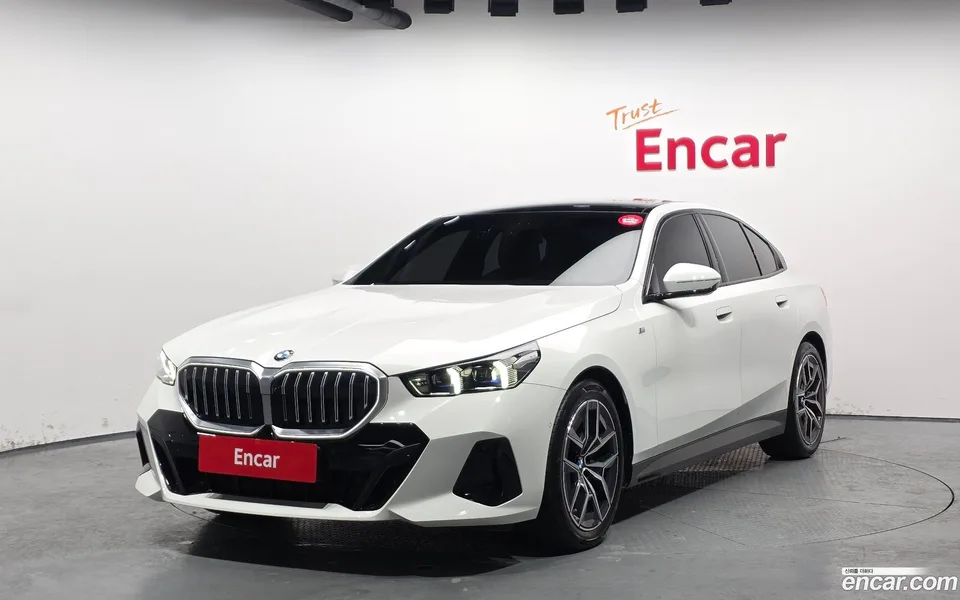 BMW 5 Series 520i M 2025 — фото 1, купить с доставкой в Москву