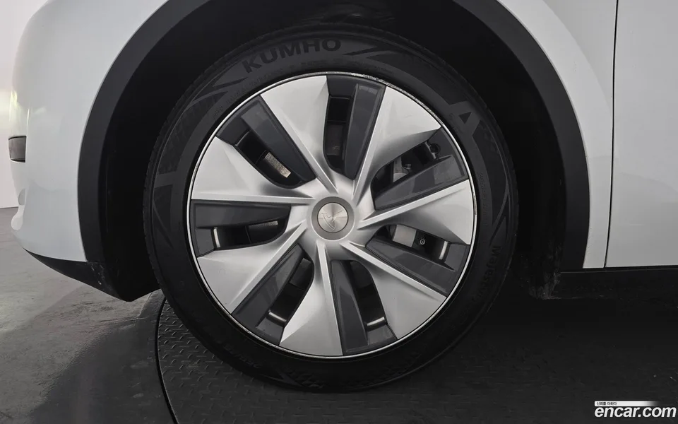 Tesla Model Y RWD 2023 — миниатюра 5