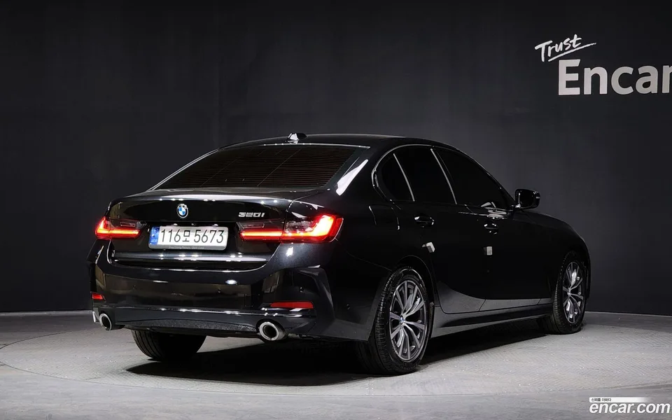 BMW 3 Series 320i 2023 — миниатюра 2