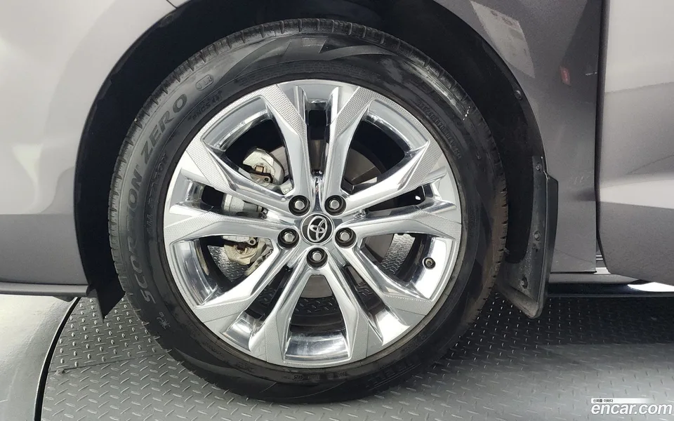Toyota Sienna 2.5 2WD 2023 — миниатюра 5
