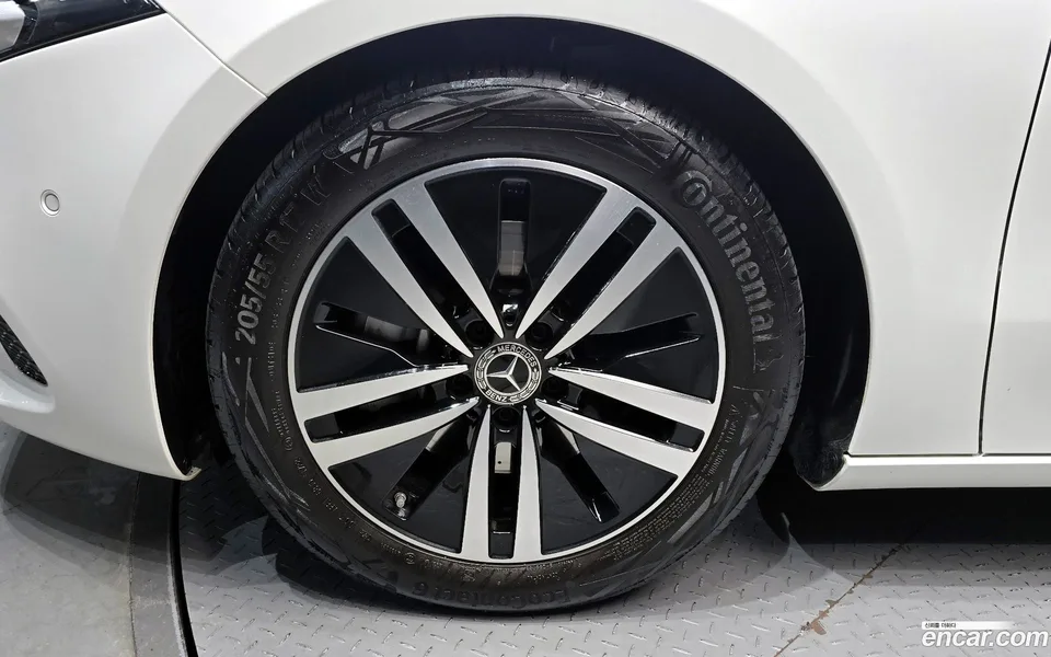 Mercedes-Benz A-Class A220 2022 — миниатюра 5