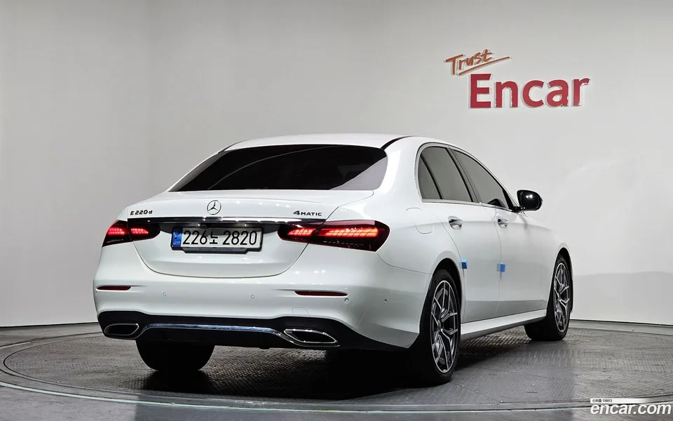 Mercedes-Benz E-Class E220d 4MATIC AMG Line 2022 — миниатюра 2