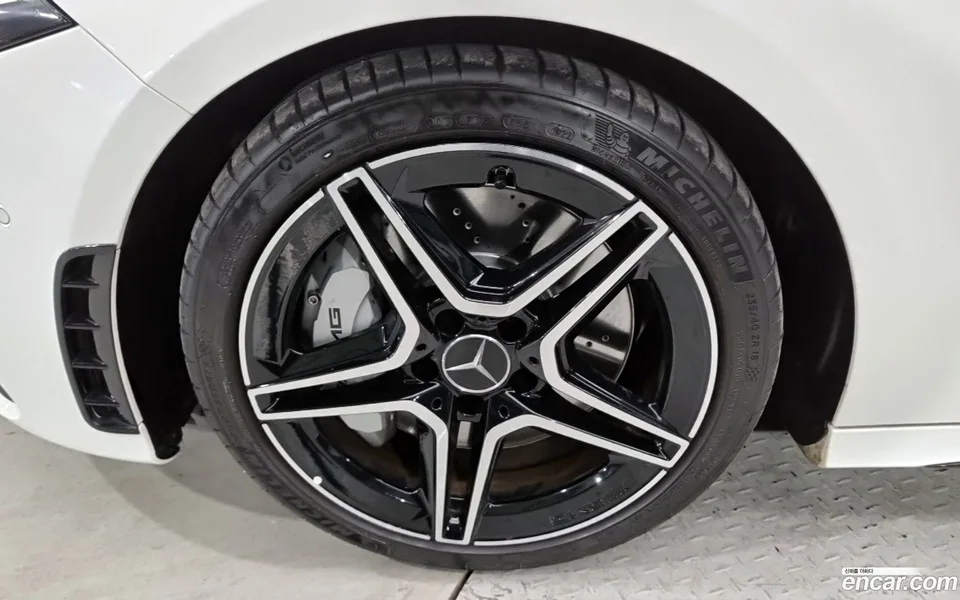 Mercedes-Benz A-Class AMG A35 4MATIC 2023 — миниатюра 5