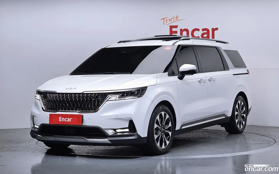 Kia Carnival 7 2023 — фото 1, купить с доставкой в Москву