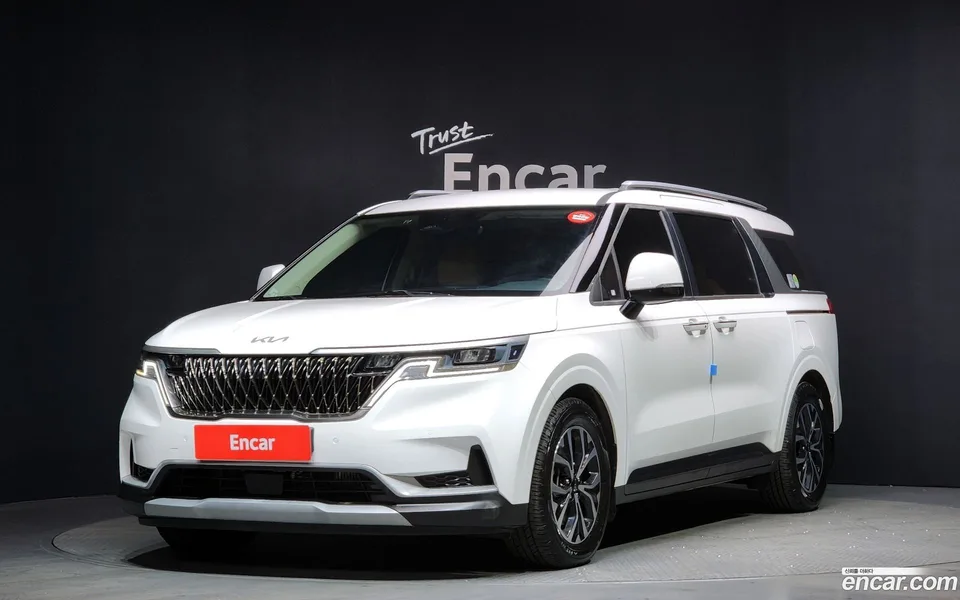 Kia Carnival 11 2023 — фото 1, купить с доставкой в Москву
