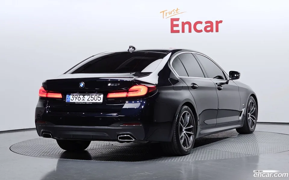 BMW 5 Series 520i M 2022 — миниатюра 2
