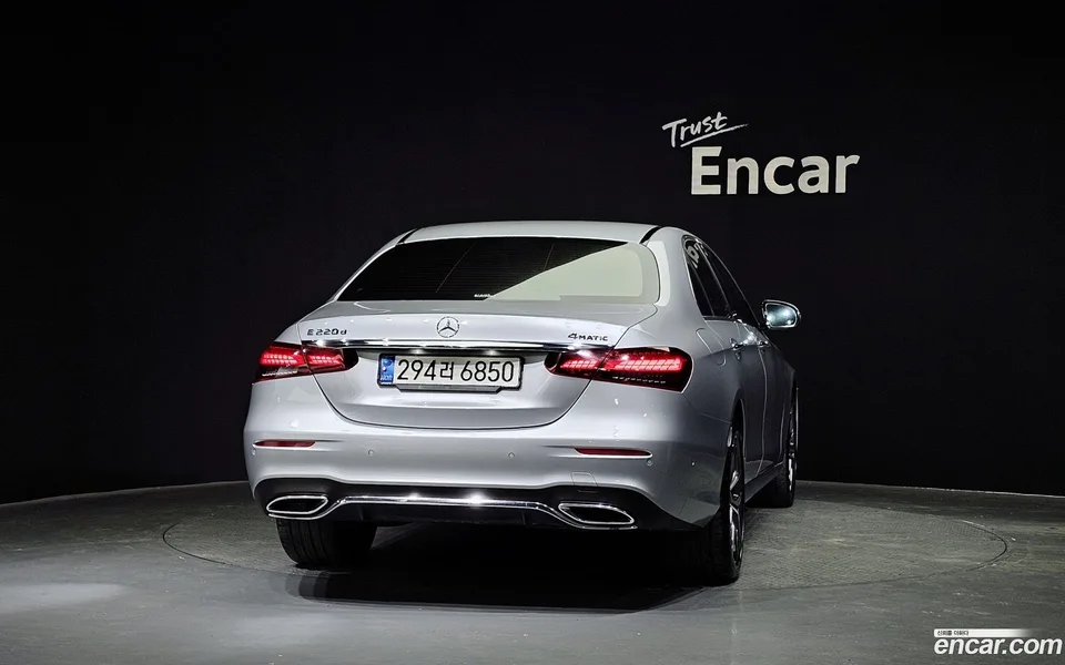 Mercedes-Benz E-Class E220d 4MATIC AMG Line 2022 — миниатюра 4