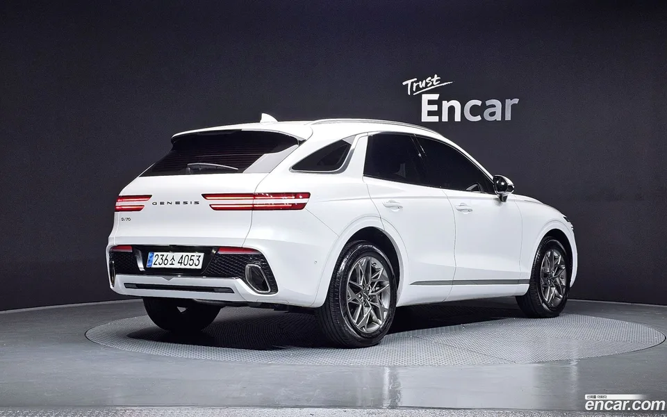 Genesis GV70 2.5T 2WD 2024 — миниатюра 2