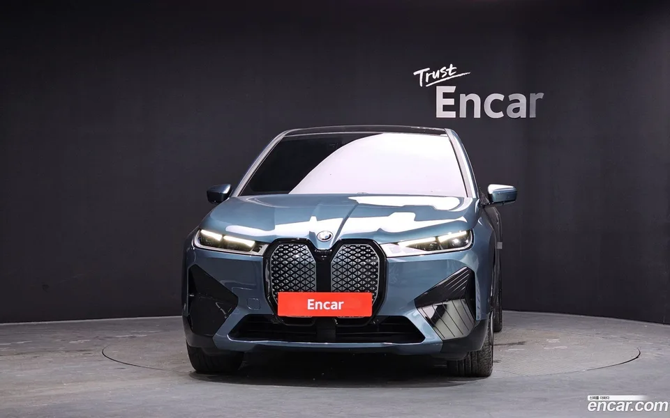 BMW iX xDrive50 2022 — миниатюра 3