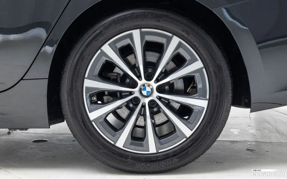 BMW 3 Series 320i 2022 — миниатюра 5