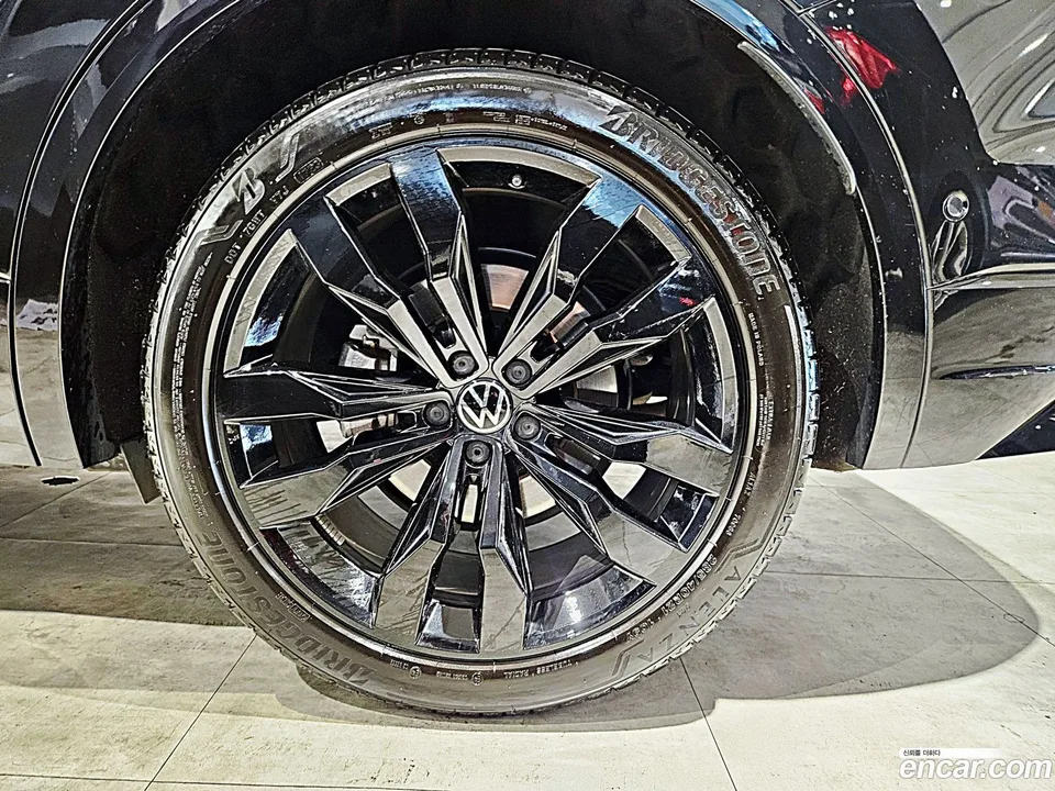 Volkswagen Touareg 3.0 TDI R-Line 2023 — миниатюра 5