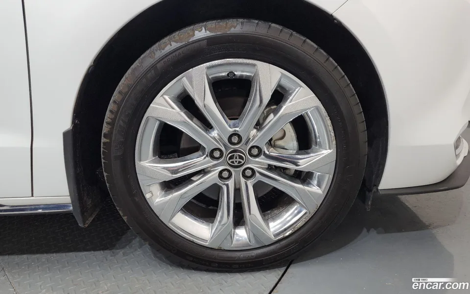 Toyota Sienna 2.5 2WD 2023 — миниатюра 5