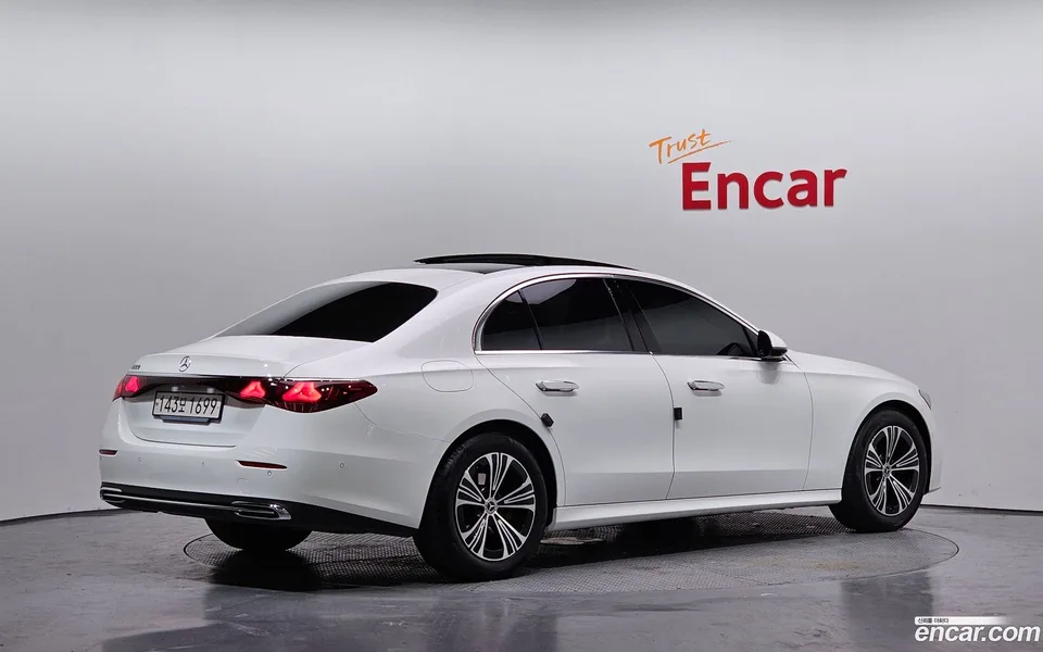 Mercedes-Benz E-Class E200 2024 — миниатюра 2