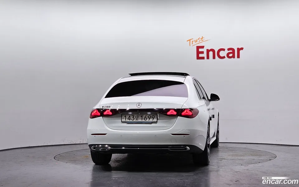 Mercedes-Benz E-Class E200 2024 — миниатюра 4