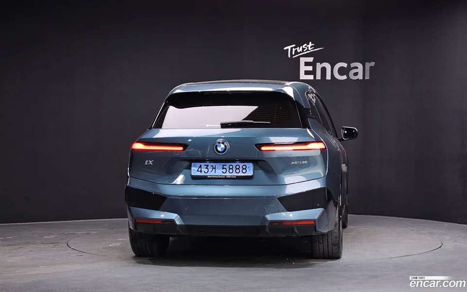BMW iX xDrive50 2022 — миниатюра 4