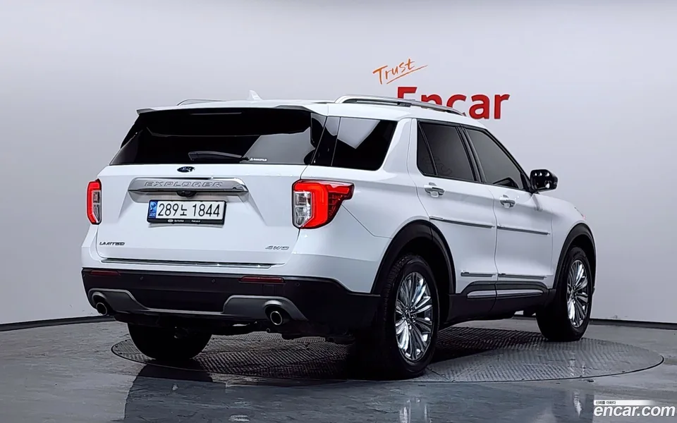 Ford Explorer 2.3 4WD 2022 — миниатюра 2