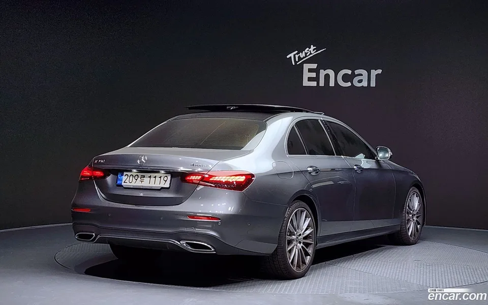 Mercedes-Benz E-Class E350 4MATIC AMG Line 2022 — миниатюра 2