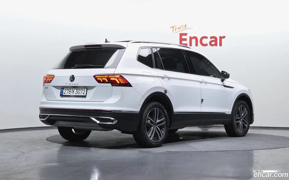 Volkswagen Tiguan Allspace 2.0 TSI 2023 — миниатюра 2