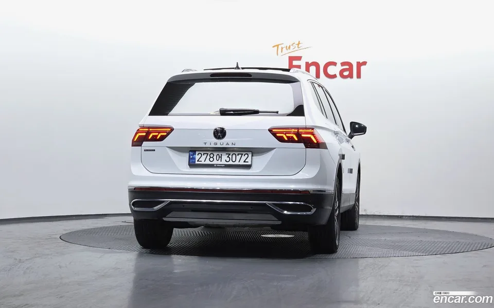 Volkswagen Tiguan Allspace 2.0 TSI 2023 — миниатюра 4