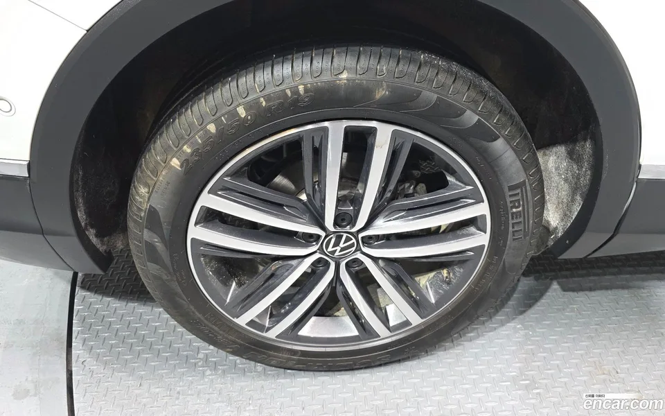 Volkswagen Tiguan Allspace 2.0 TSI 2023 — миниатюра 5