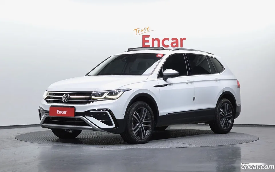 Volkswagen Tiguan Allspace 2.0 TSI 2023 — фото 1, купить с доставкой в Москву