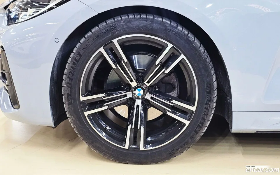 BMW 4 Series 420i M 2023 — миниатюра 5