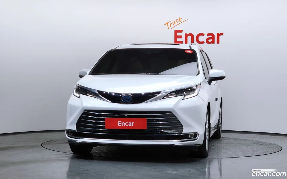 Toyota Sienna 2.5 2WD 2023 — миниатюра 3