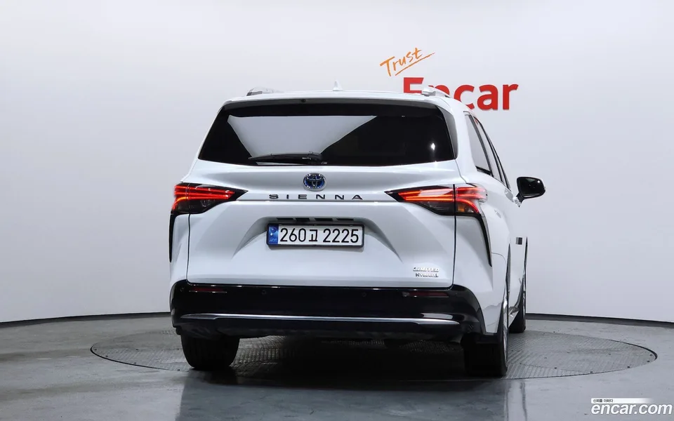Toyota Sienna 2.5 2WD 2023 — миниатюра 4
