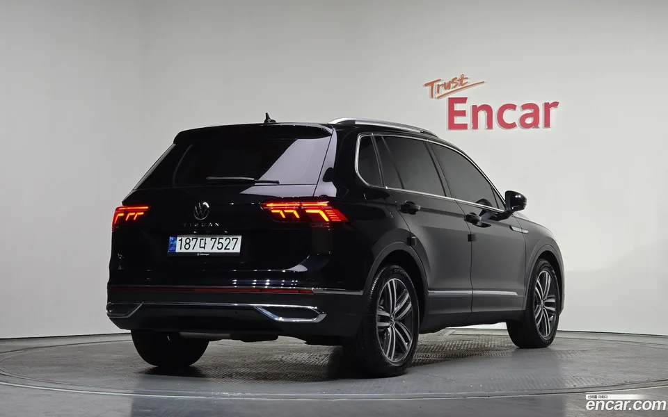 Volkswagen Tiguan 2.0 TDI 2023 — миниатюра 2