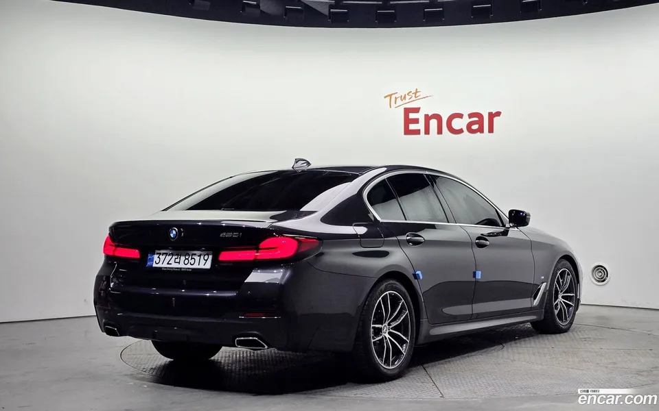 BMW 5 Series 520i M 2022 — миниатюра 2