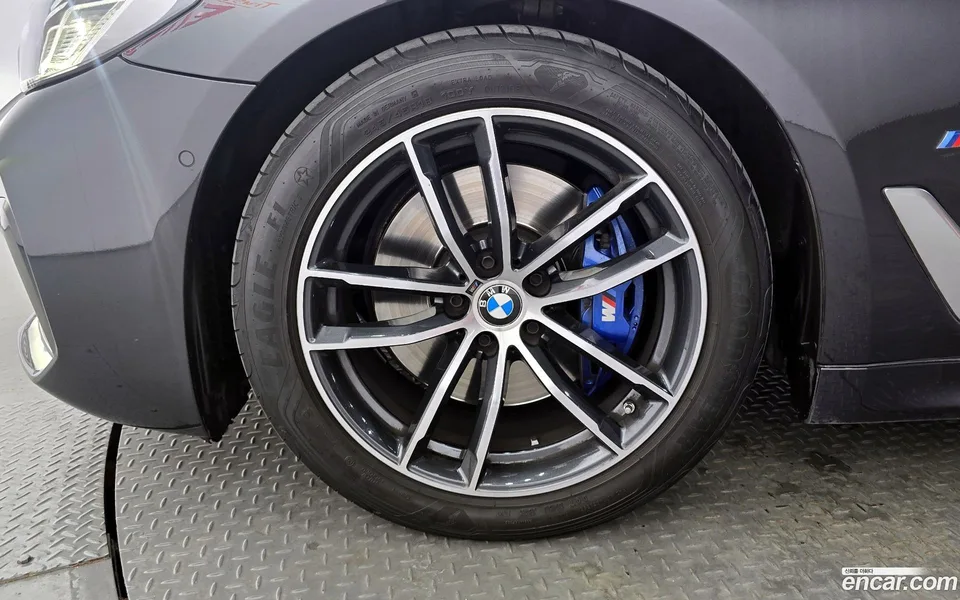BMW 5 Series 520i M 2022 — миниатюра 5