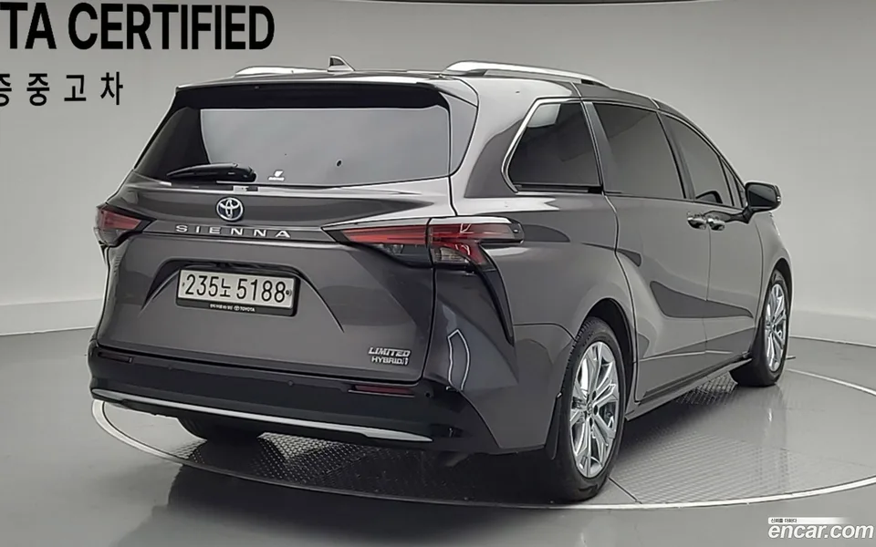 Toyota Sienna 2.5 2WD 2023 — миниатюра 2