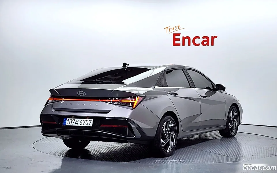 Hyundai Avante CN7 Hybrid 2023 — миниатюра 2