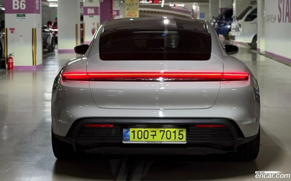 Porsche Taycan 4S 2025 — миниатюра 3
