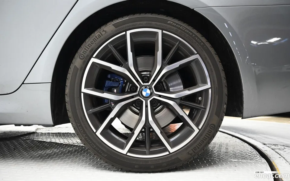 BMW 5 Series 530i M 2023 — миниатюра 5