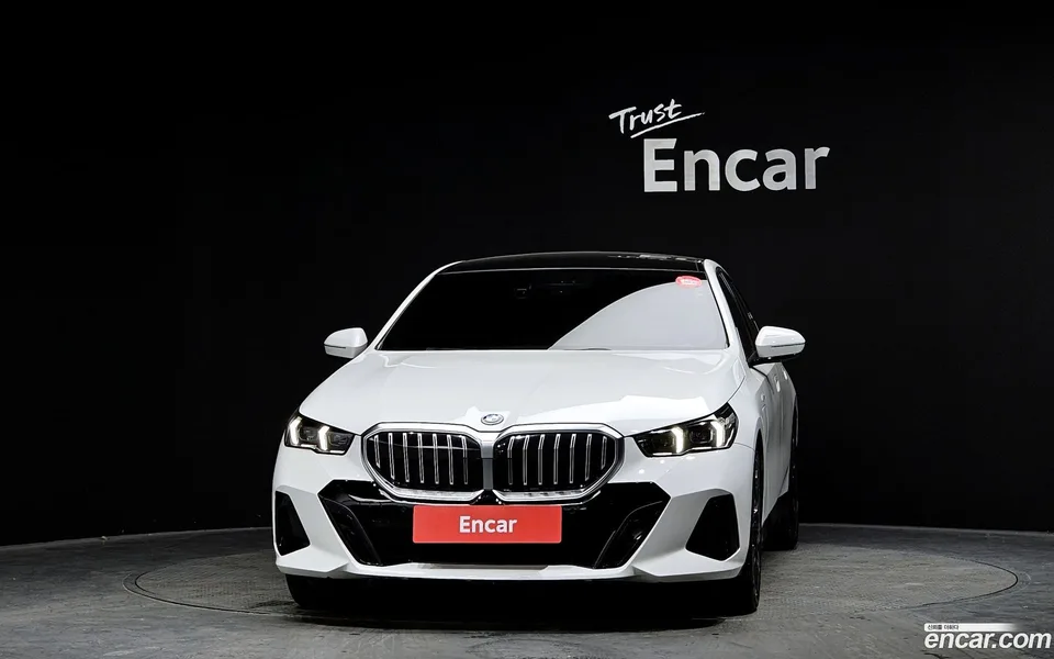 BMW 5 Series 530e xDrive M 2024 — миниатюра 3